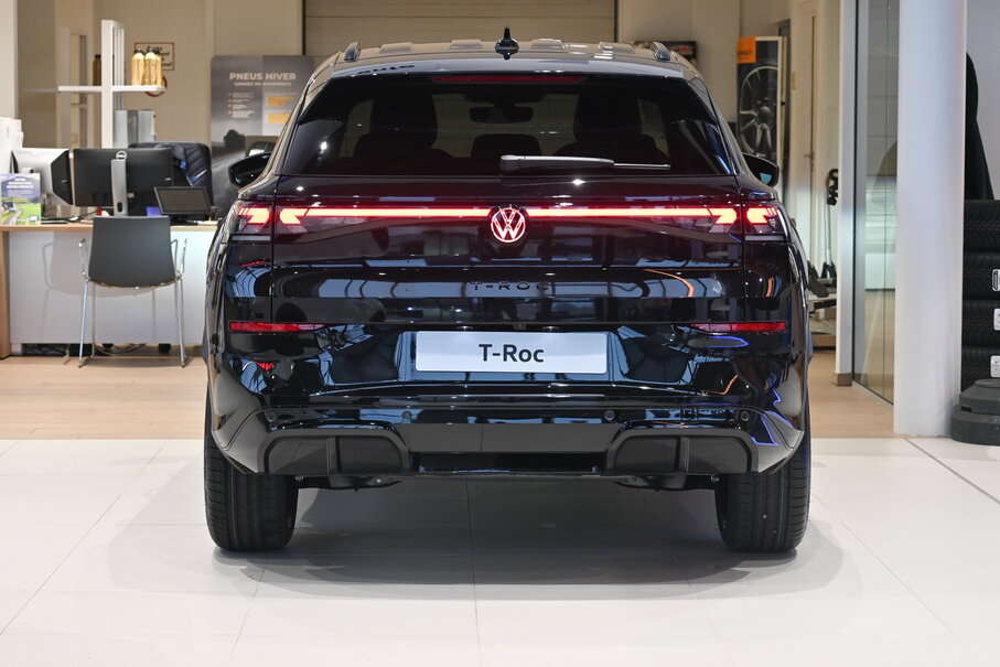 arriere_nouveau_volkswagen_t-roc_noir_autosphere